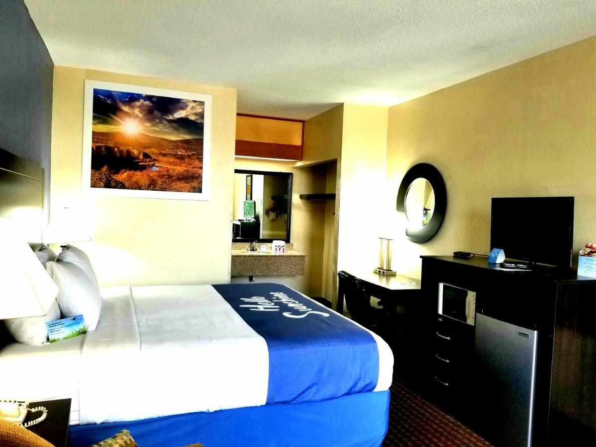 Days Inn By Wyndham Easley West Of Greenville/Clemson Area Extérieur photo